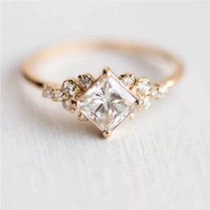 NEW GORGEOUS SAPPHIRE 18K WHITE RING